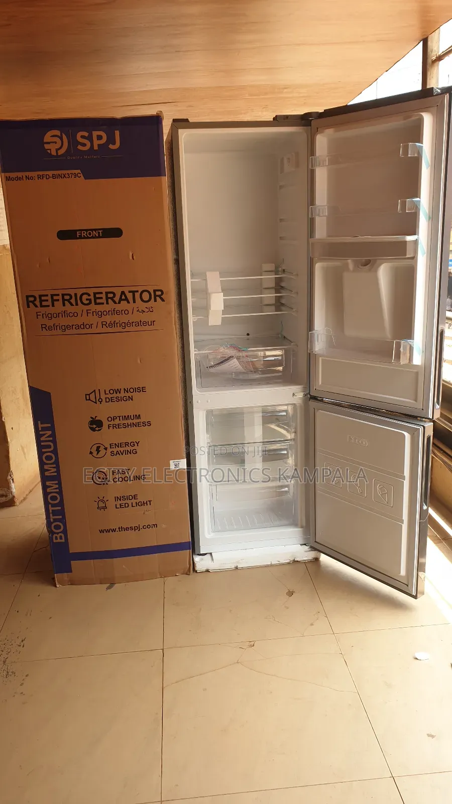 377l Fridge With a Water Dispenser SPJ