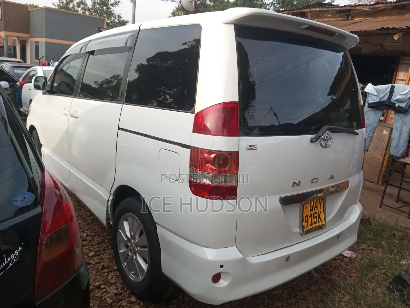 Toyota Noah 2004 Pearl