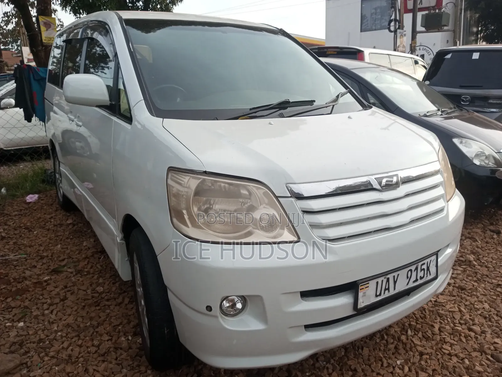 Toyota Noah 2004 Pearl