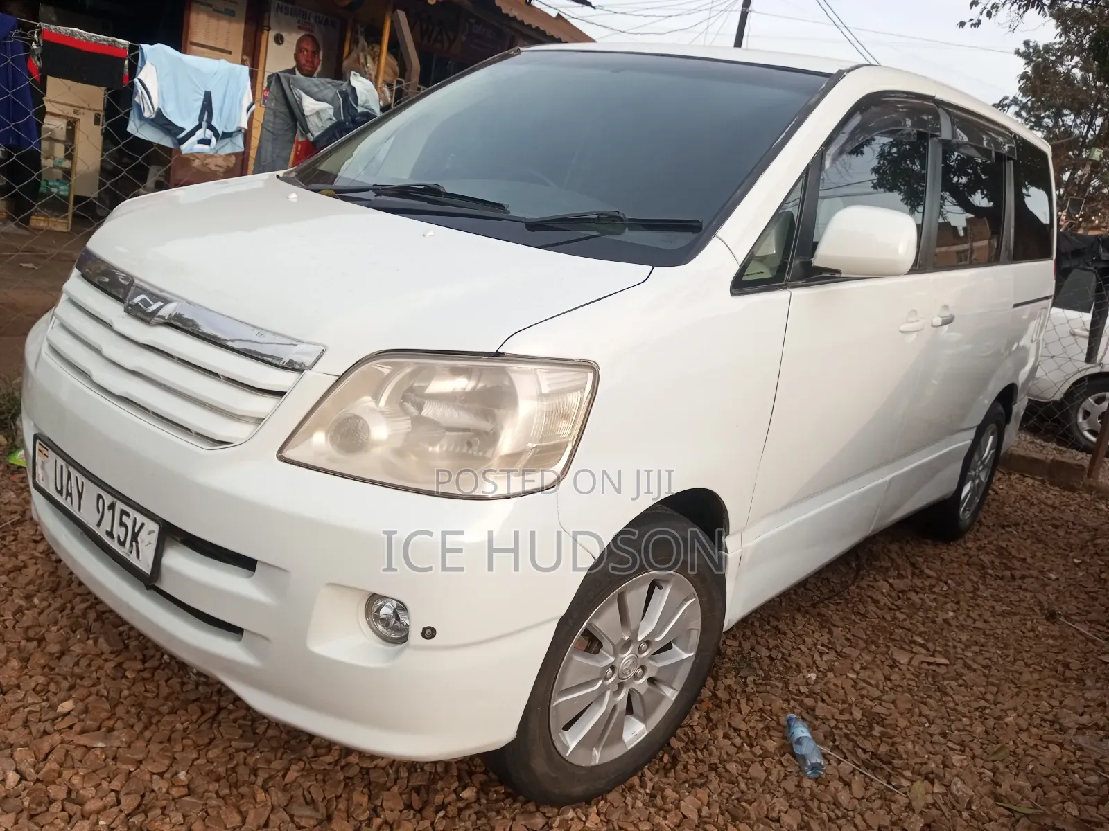 Toyota Noah 2004 Pearl