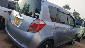 Toyota Ractis 2009 Blue