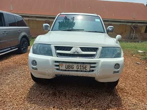 Mitsubishi Pajero 2002 White