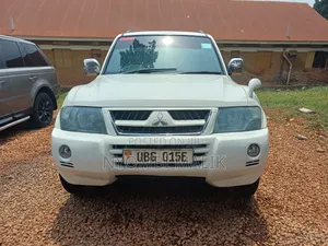 Mitsubishi Pajero 2002 White