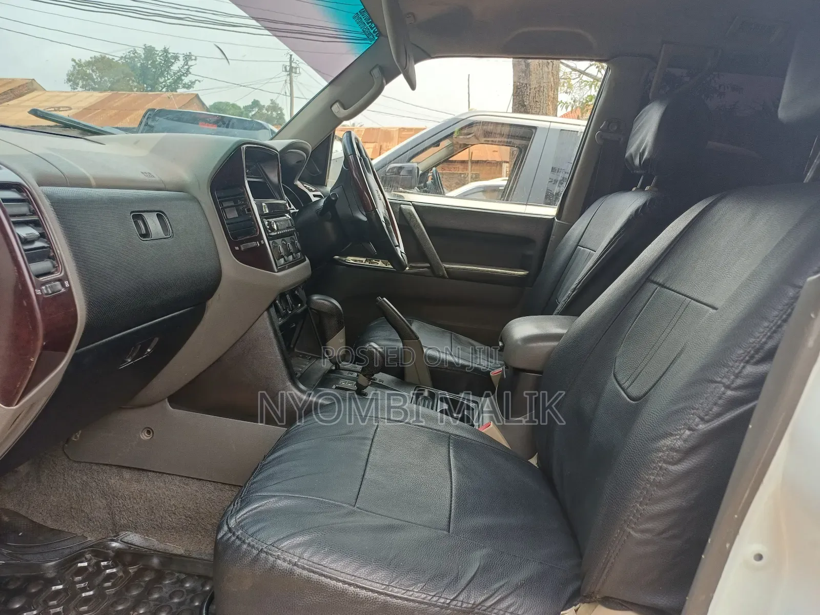Mitsubishi Pajero 2002 White