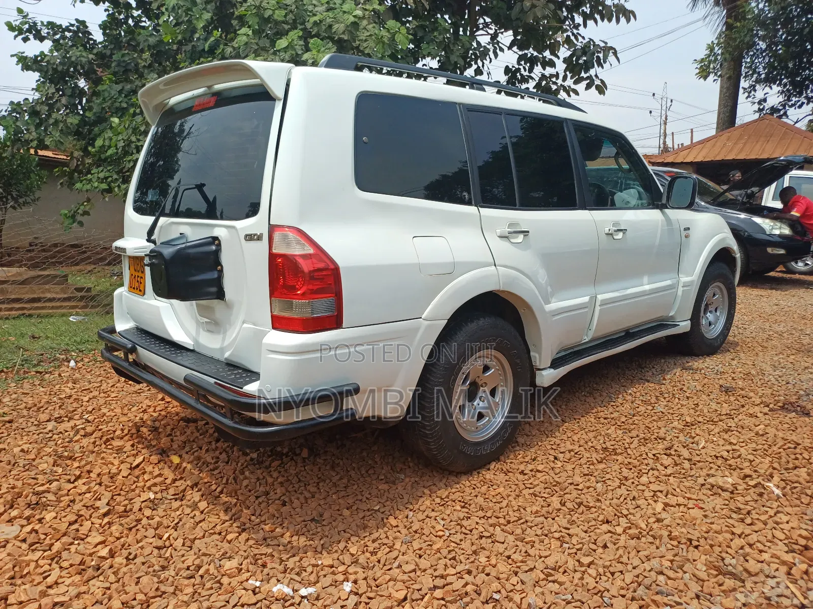 Mitsubishi Pajero 2002 White