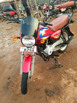 Bajaj Boxer 125 2024 Red