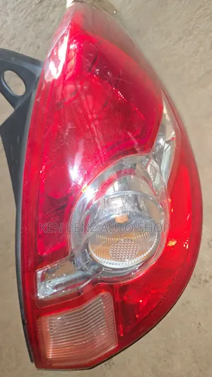 Nissan Tiida 2005 - 2006 Taillamp