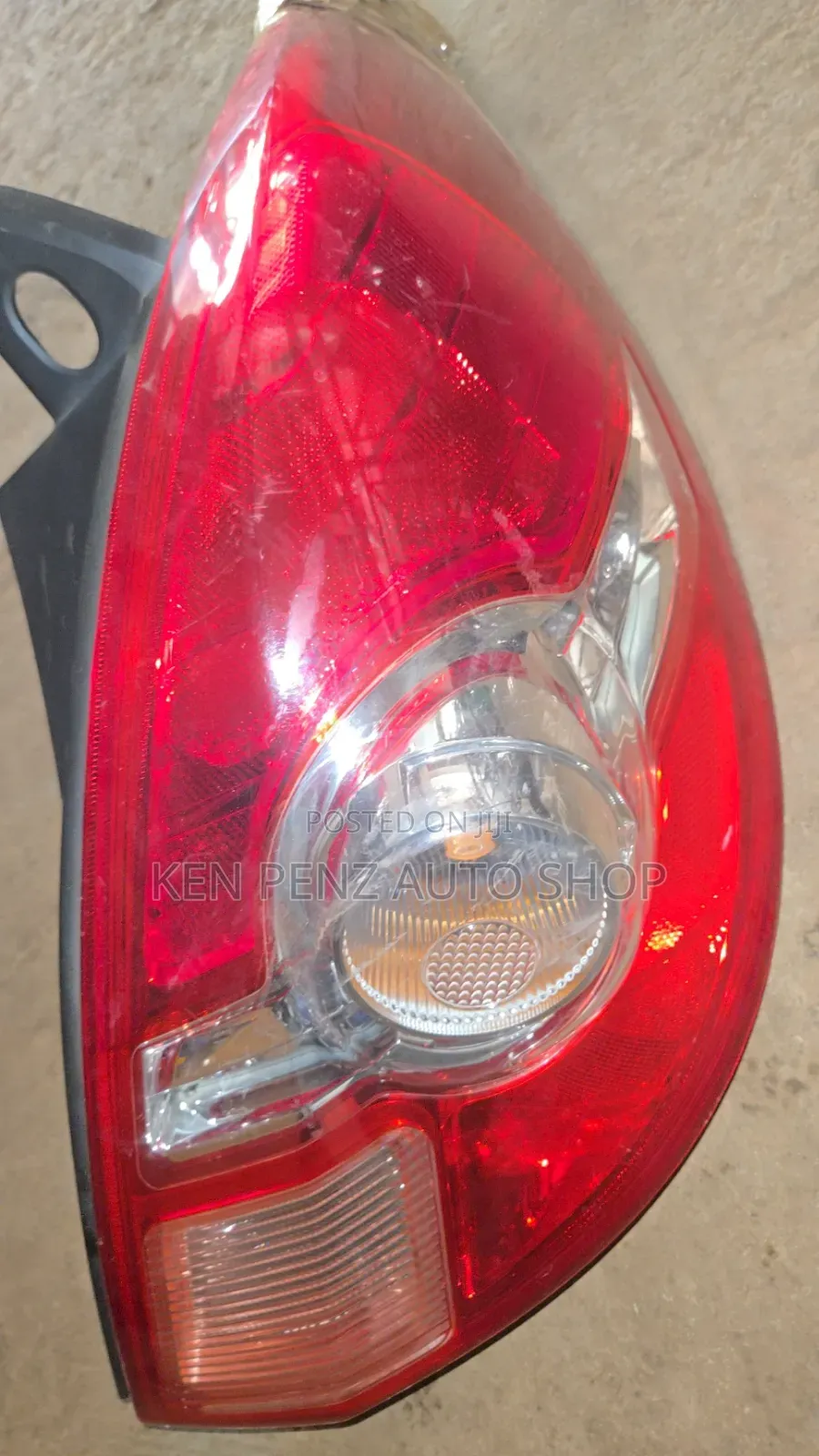 Nissan Tiida 2005 - 2006 Taillamp