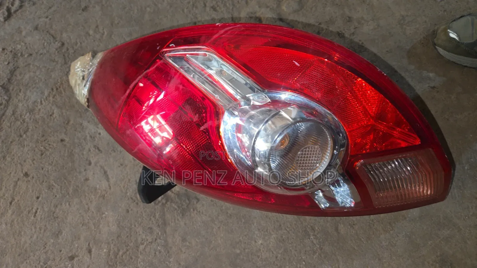 Nissan Tiida 2005 - 2006 Taillamp