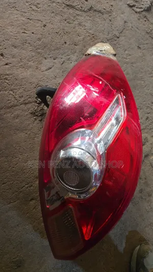 Nissan Tiida 2005 - 2006 Taillamp