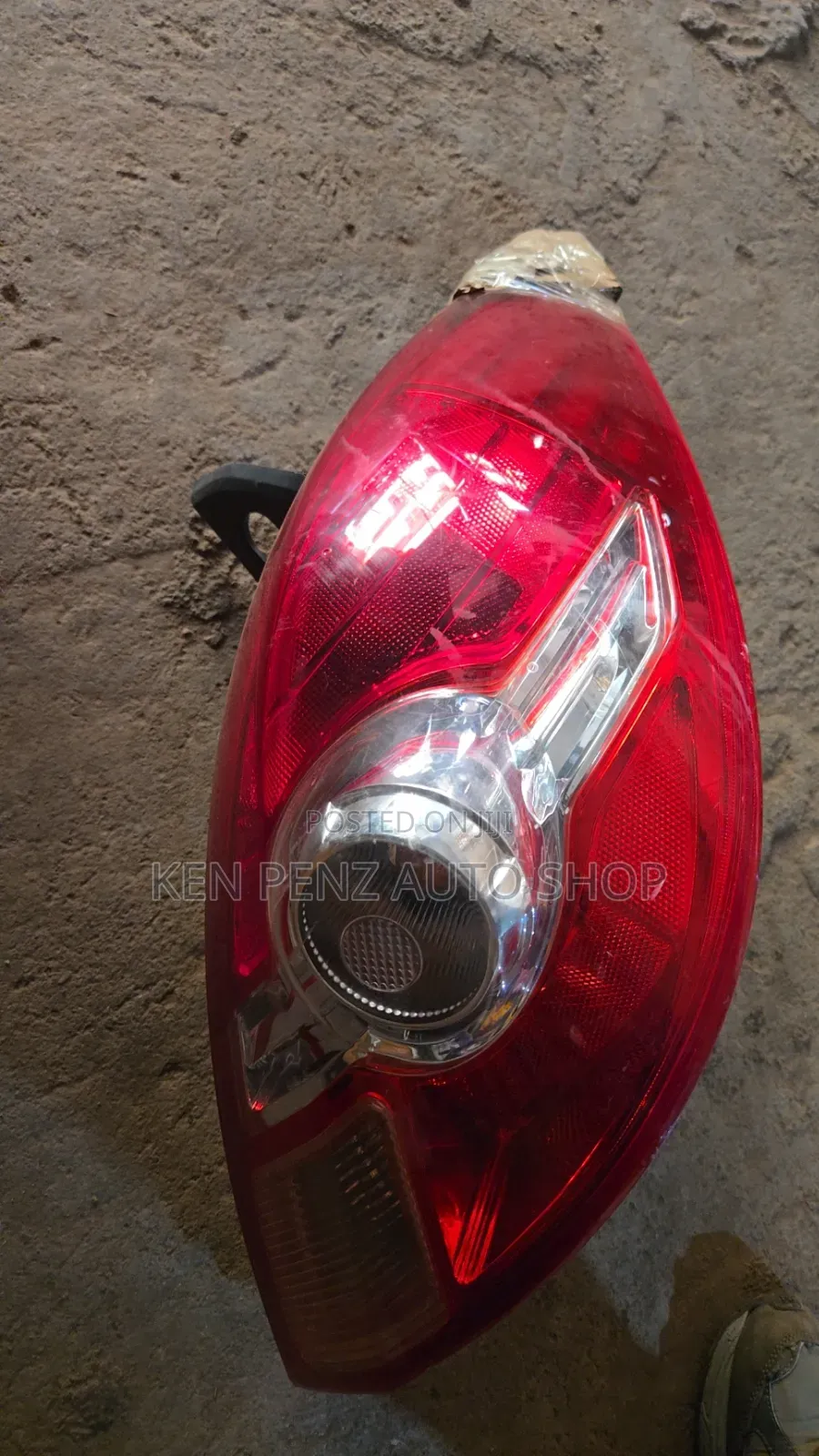 Nissan Tiida 2005 - 2006 Taillamp