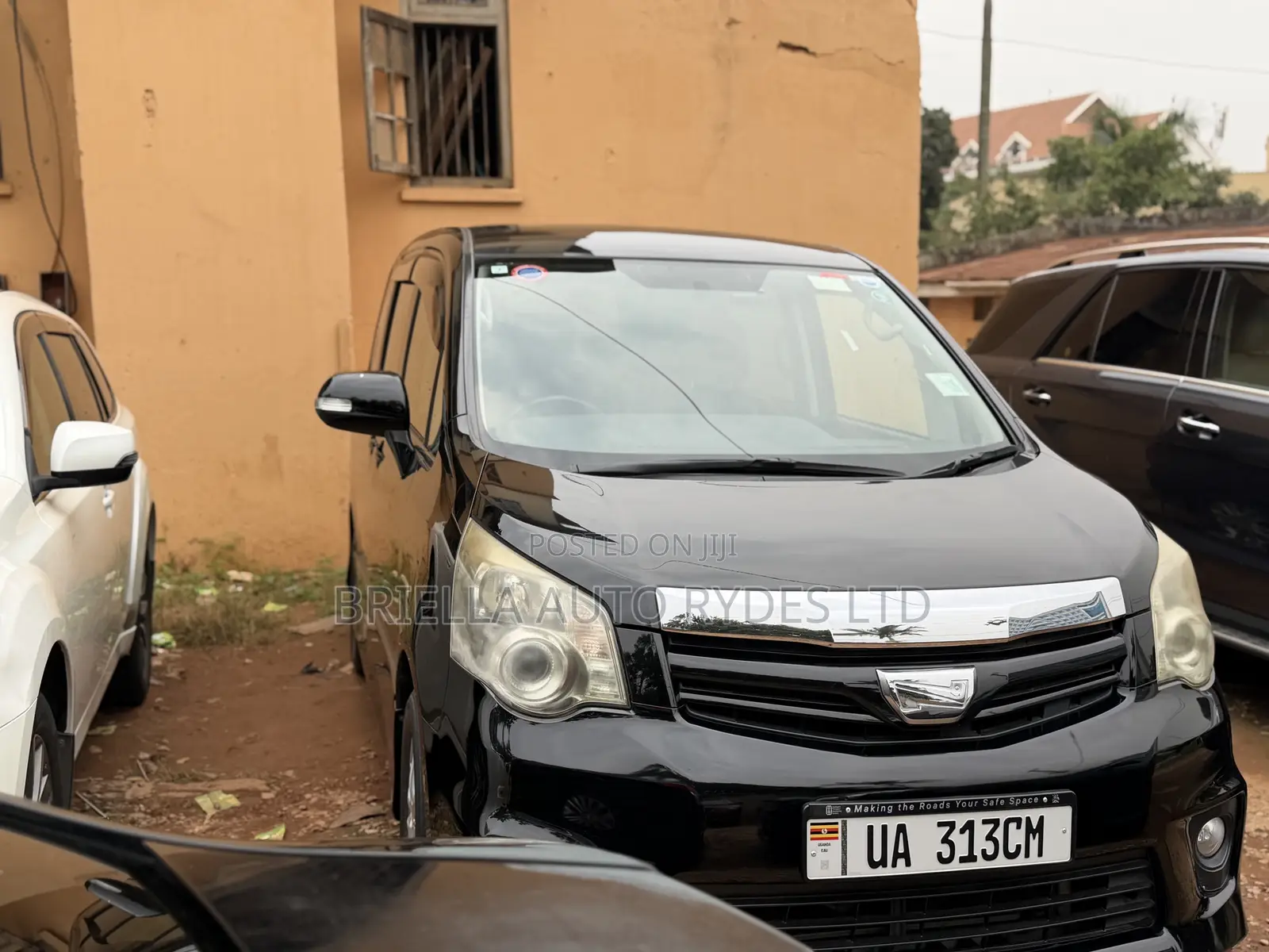 Toyota Noah 2011