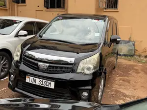 Toyota Noah 2011