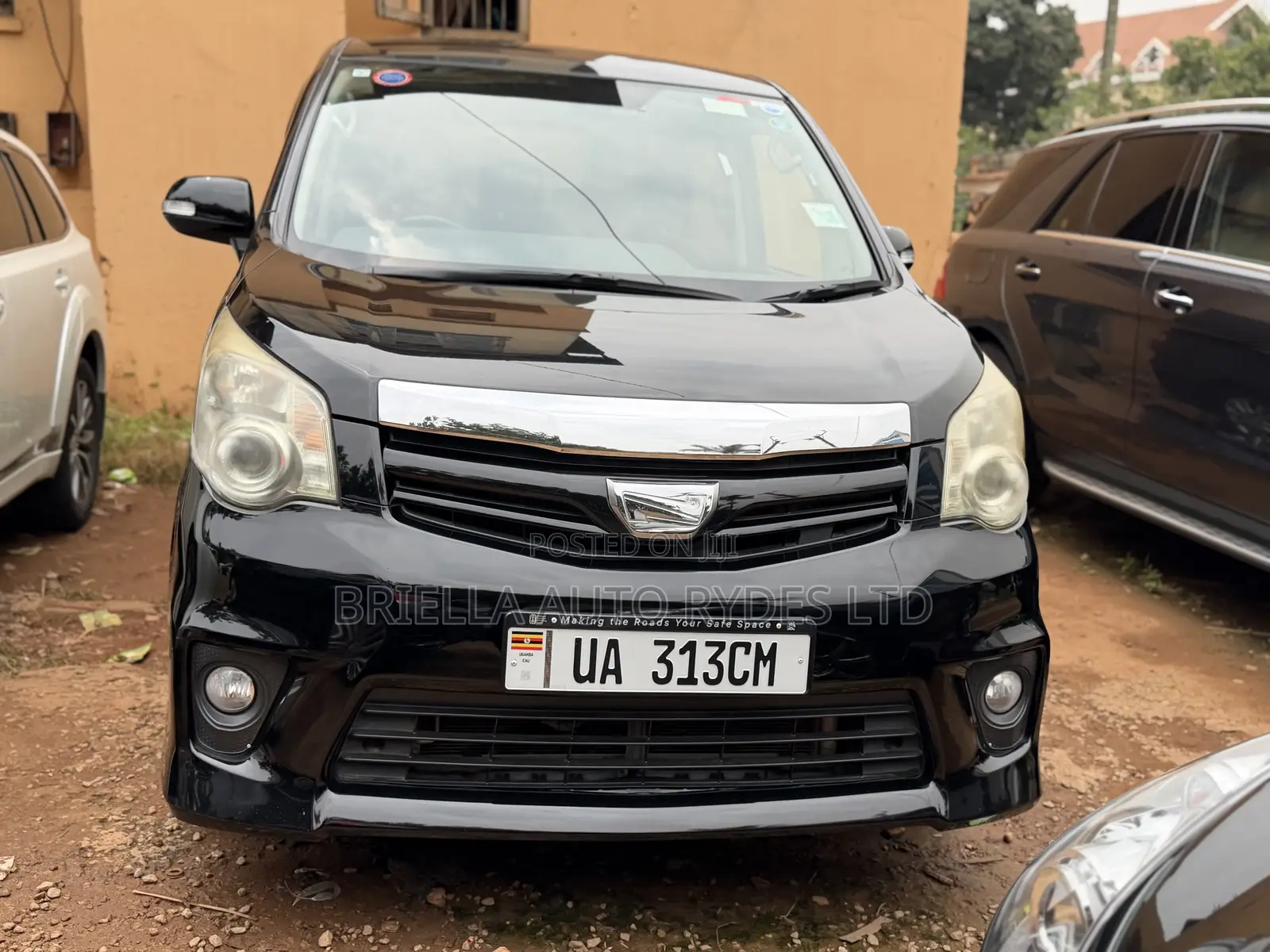 Toyota Noah 2011