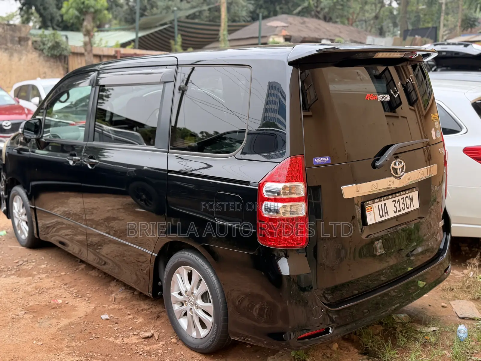 Toyota Noah 2011