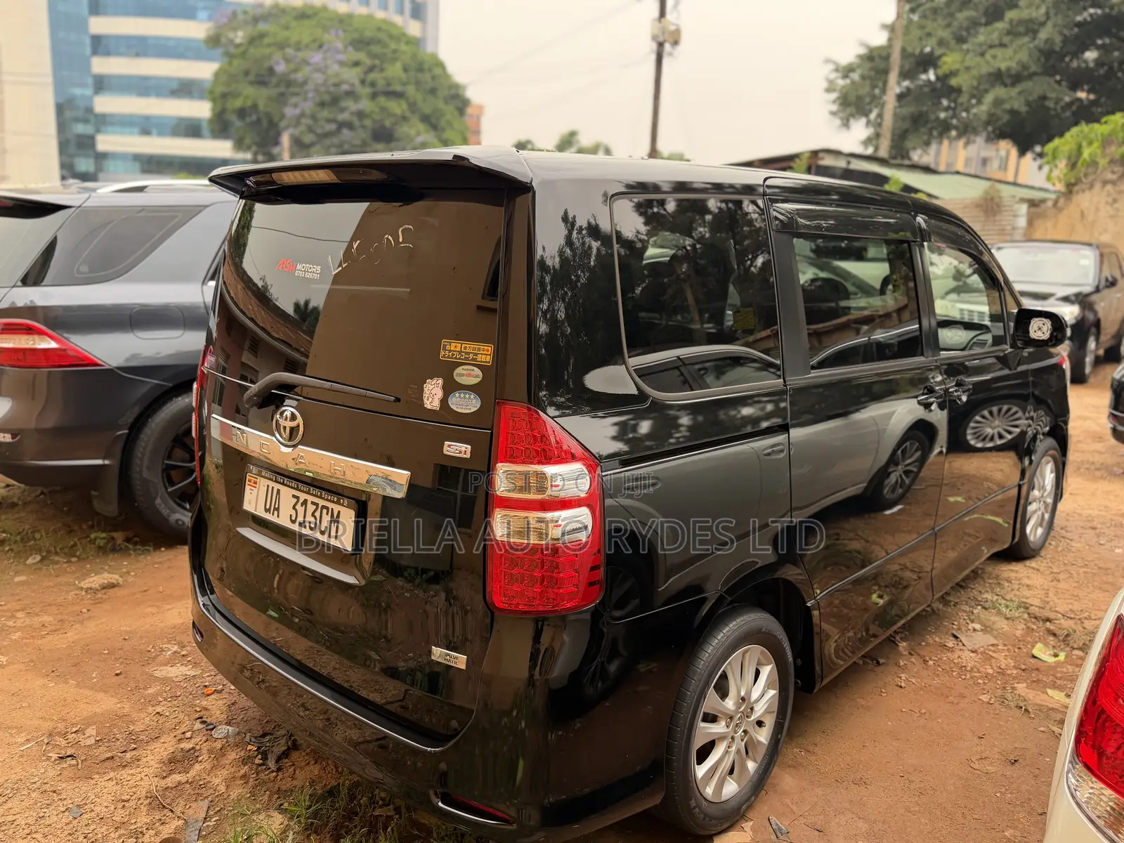 Toyota Noah 2011