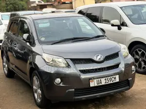 Toyota IST 2012