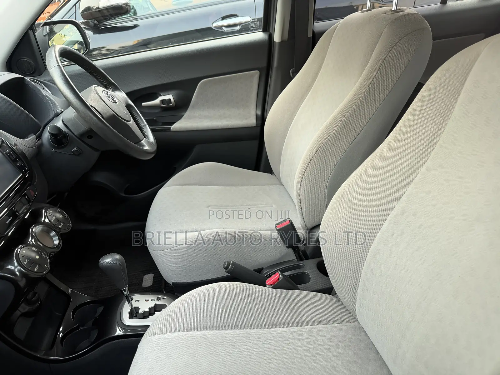 Toyota IST 2012
