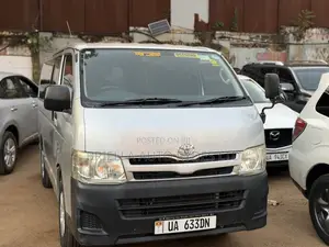 Toyota HiAce 2013 Silver