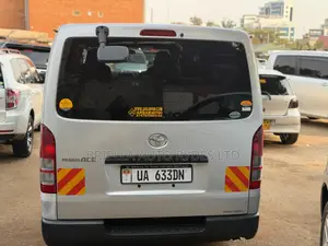 Toyota HiAce 2013 Silver