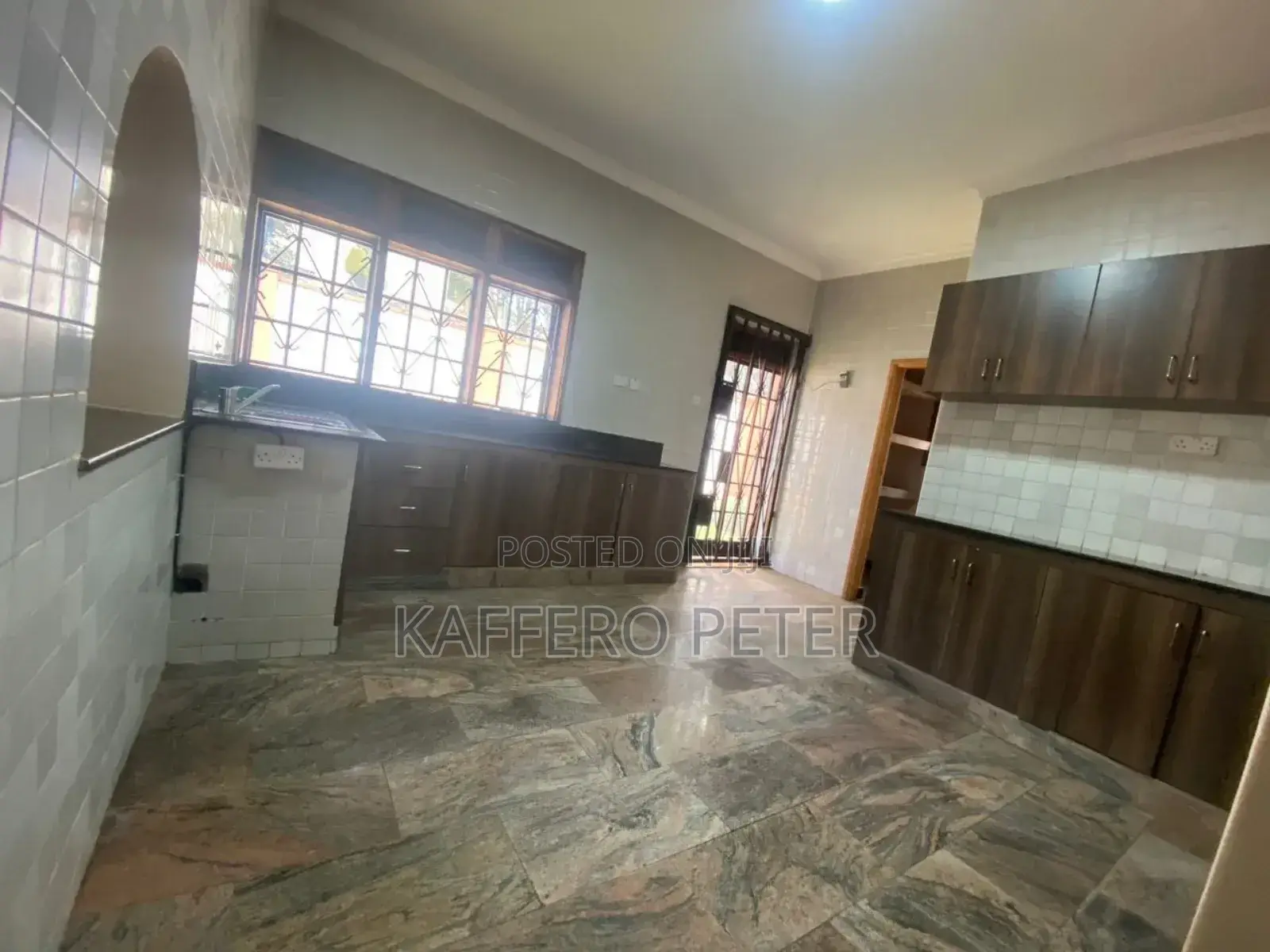 3bdrm House in Standalone Kisaasi, Central Division for rent