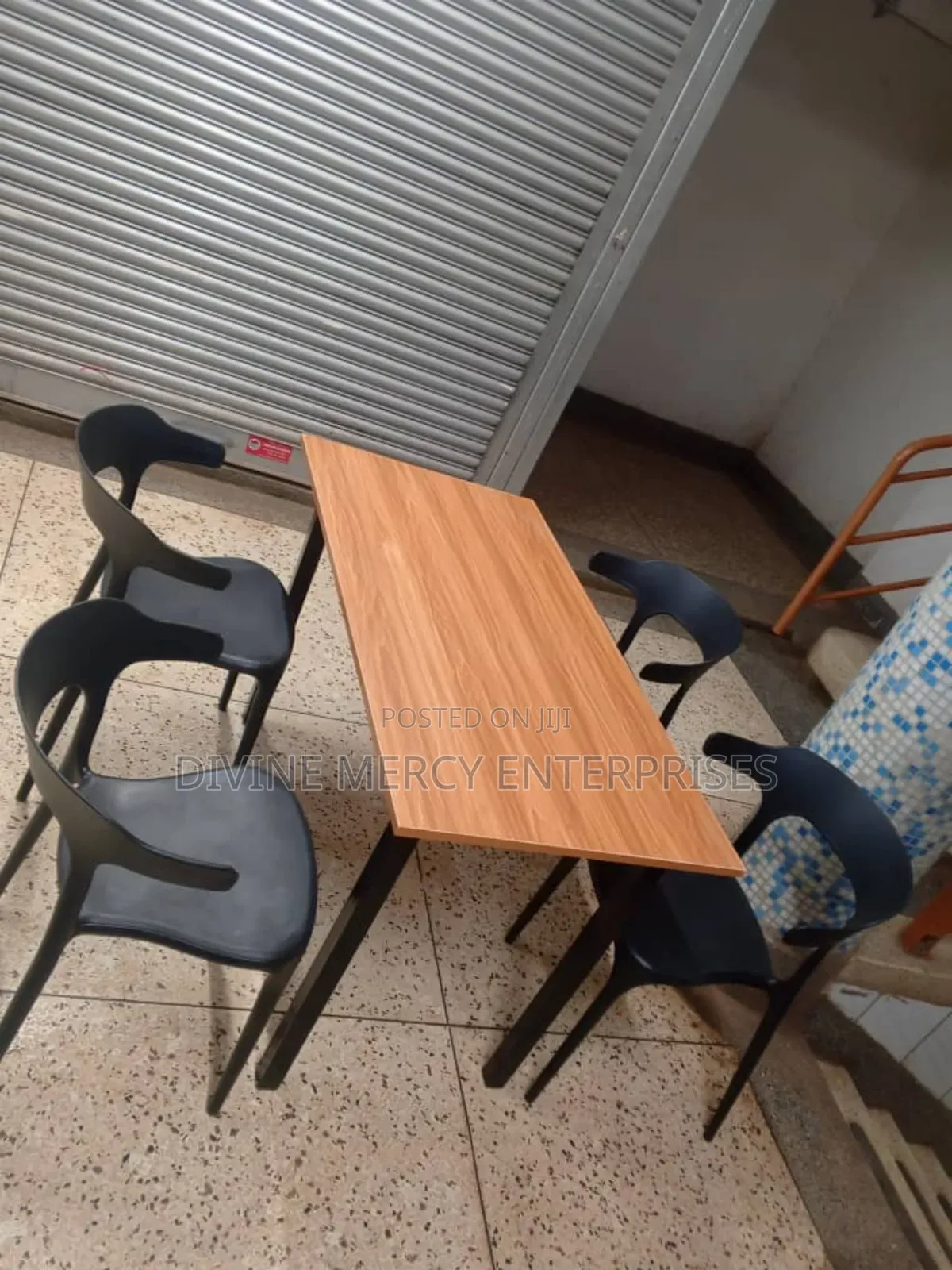 Wooden and Mental Legs Table and Plastic Chairs