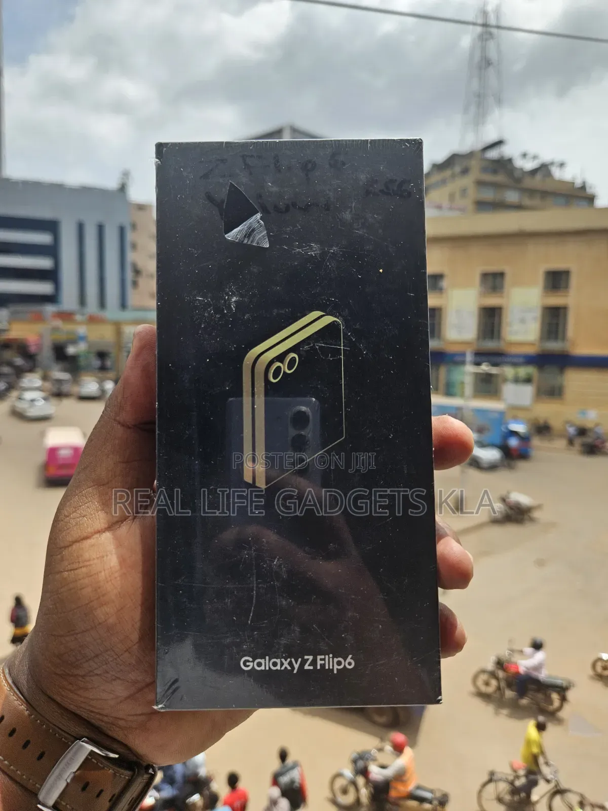 New Samsung Galaxy Z Flip6 256 GB Gold