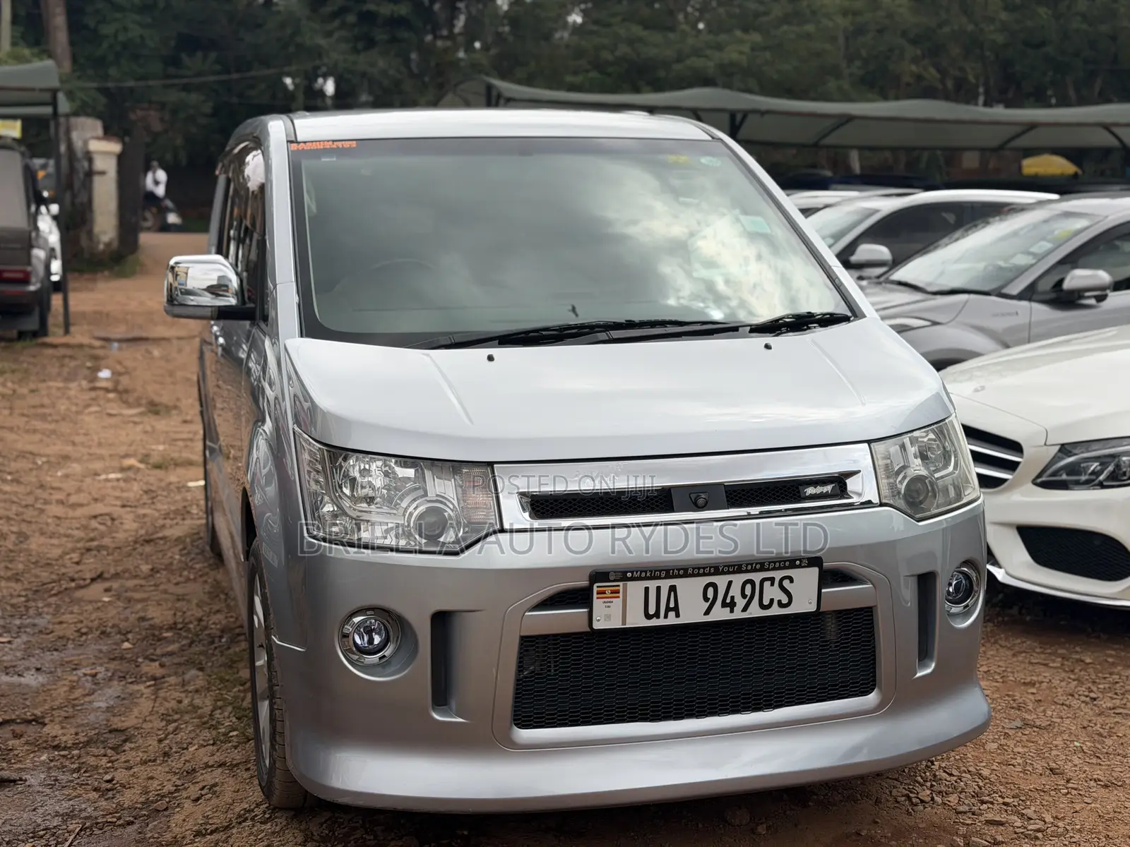 Mitsubishi Delica 2011 Silver