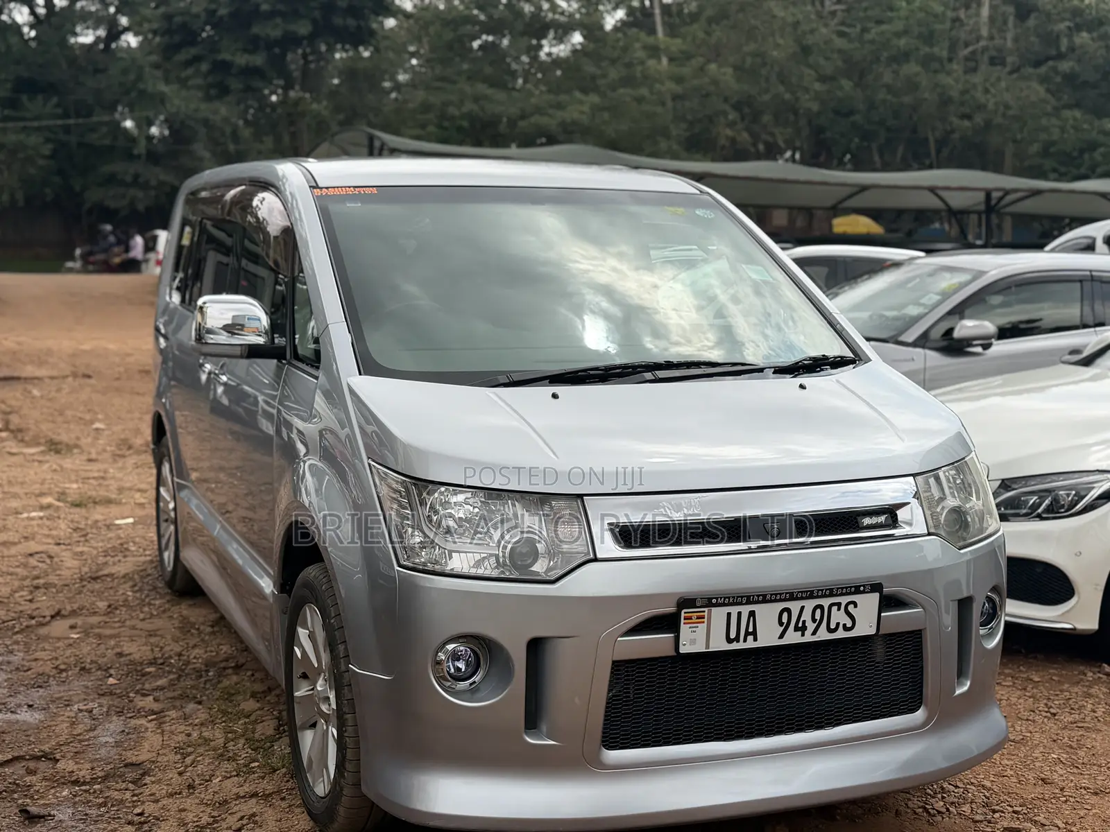Mitsubishi Delica 2011 Silver