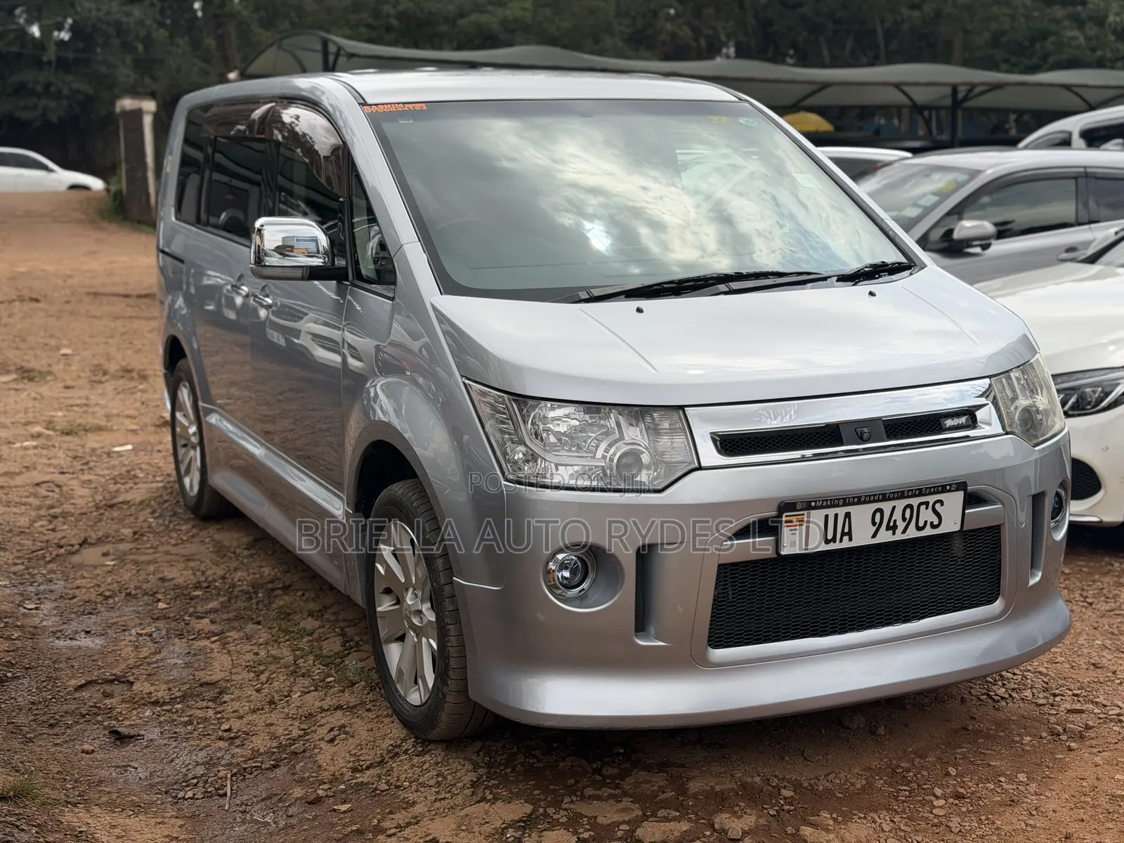 Mitsubishi Delica 2011 Silver