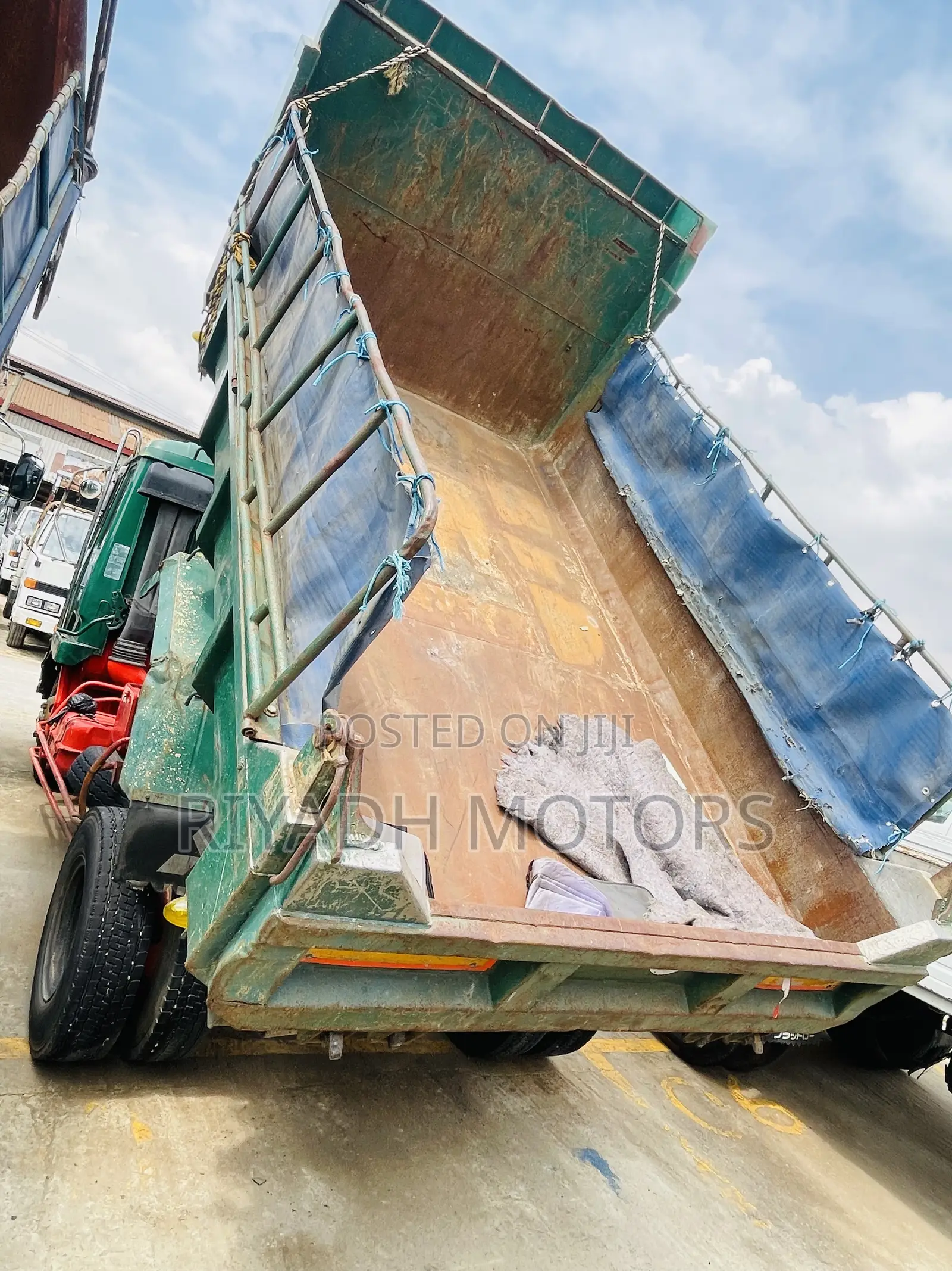 Fuso Tipper Green