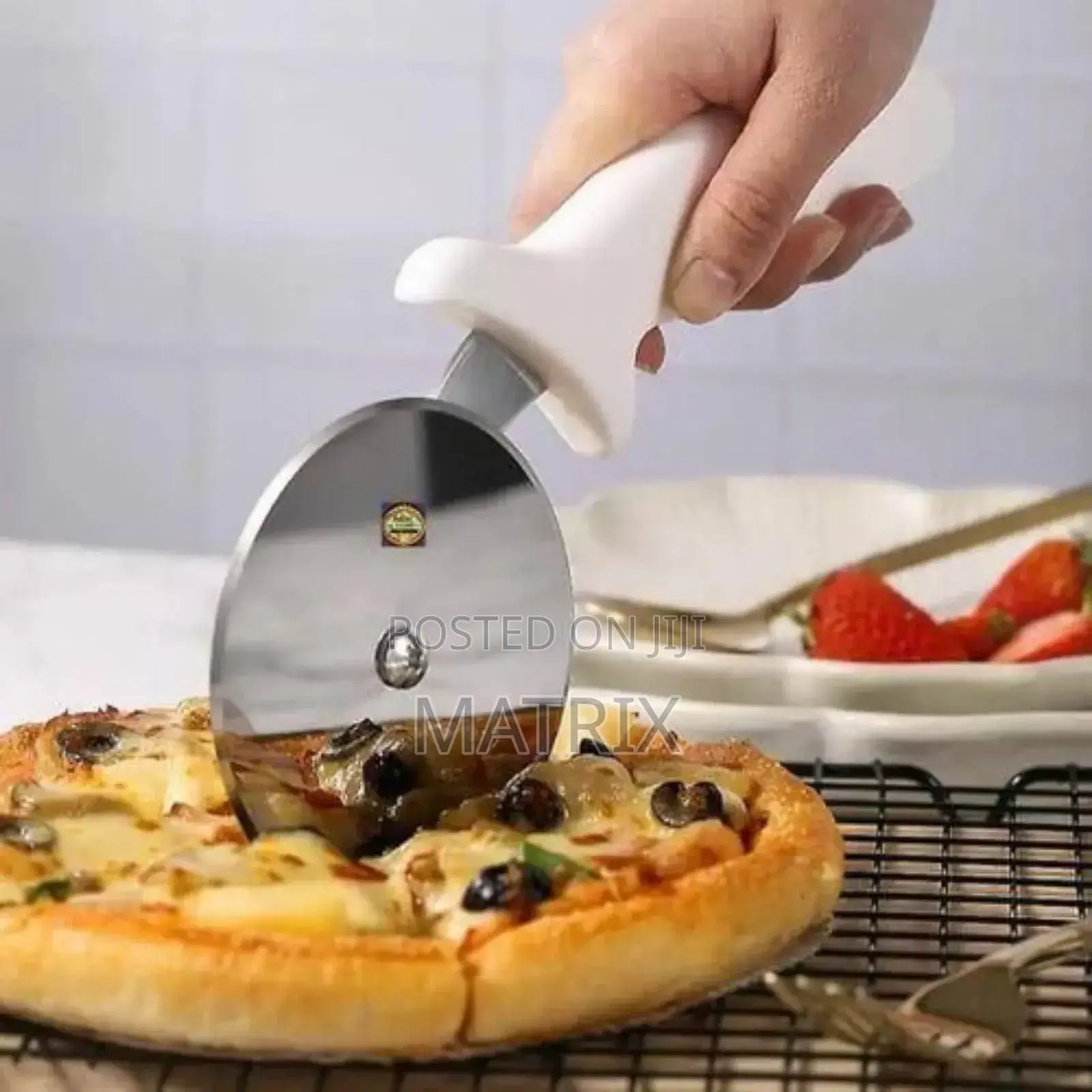 Professional Stainless Steel Pizza Cutter With Ergonomic Grip
