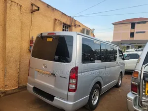Toyota HiAce 2005 Silver