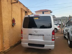 Toyota HiAce 2005 Silver