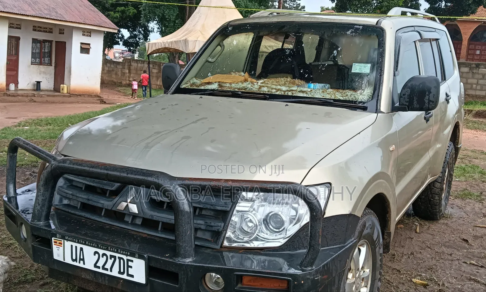 Mitsubishi Pajero 2010 Gold