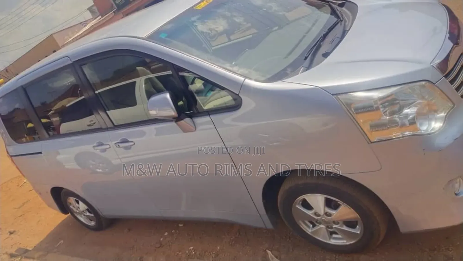 Toyota Noah 2.0 143hp AWD (7 Seater) 2010 Silver