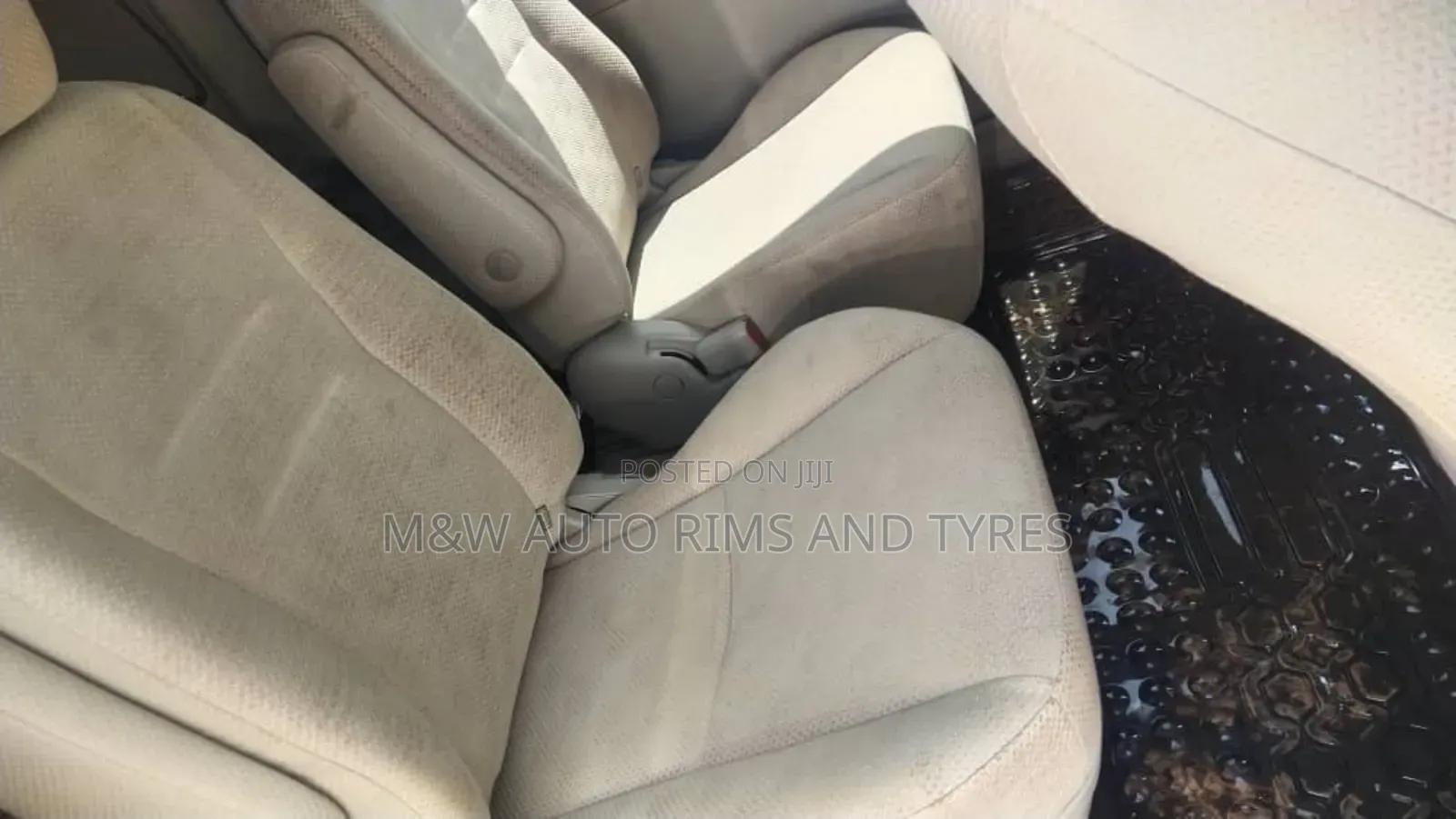 Toyota Noah 2.0 143hp AWD (7 Seater) 2010 Silver