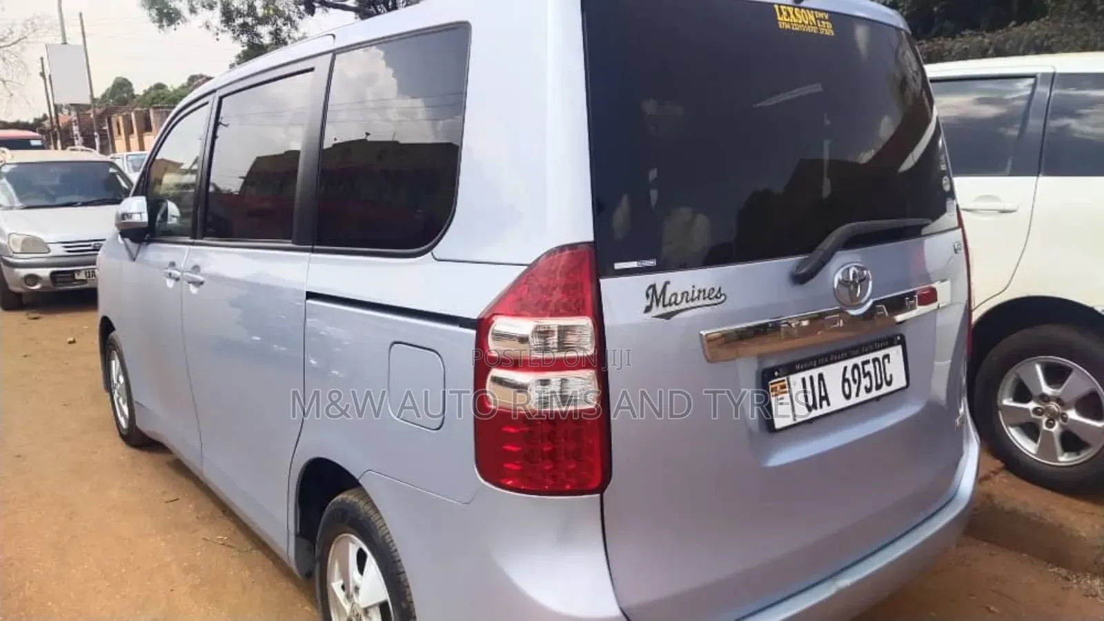 Toyota Noah 2.0 143hp AWD (7 Seater) 2010 Silver