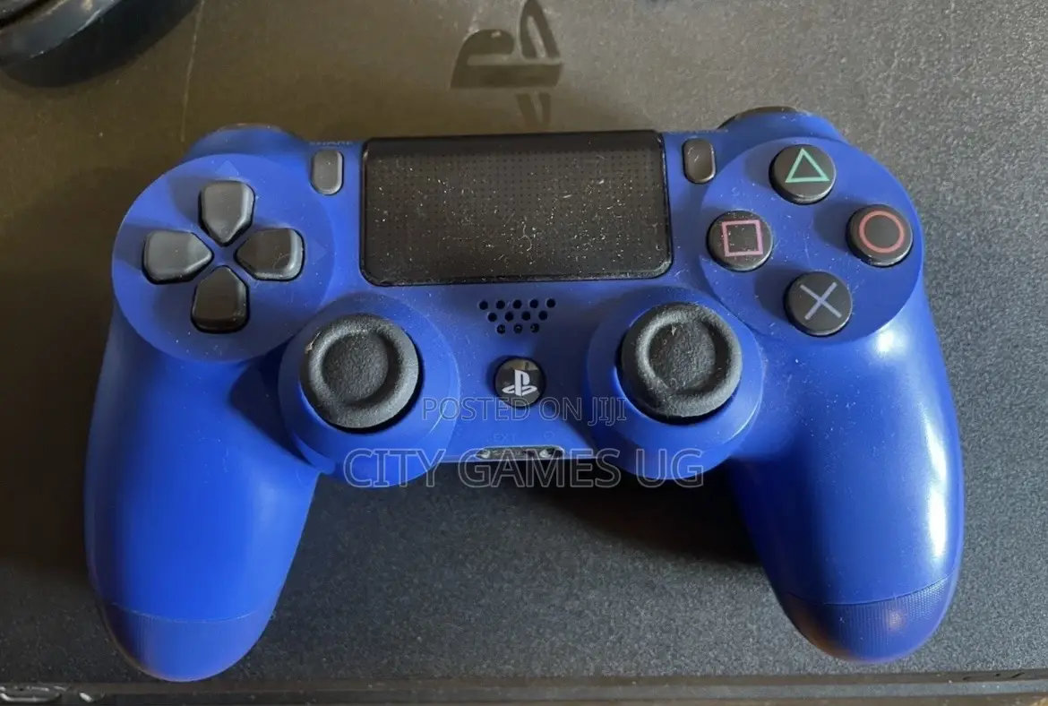 Sony Playstation 4, 500gb -With 2 Sony Ps Controllers 8games
