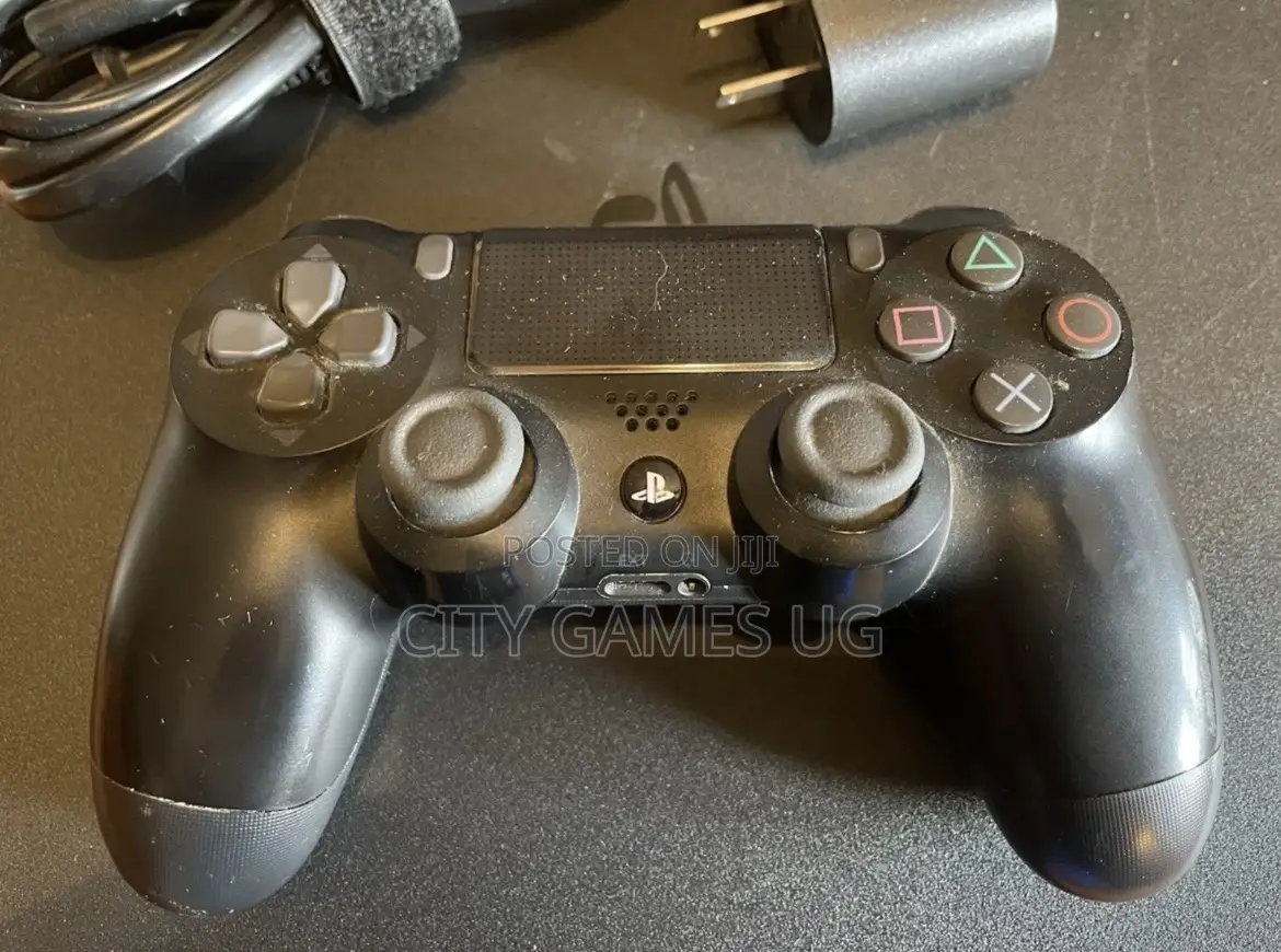 Sony Playstation 4, 500gb -With 2 Sony Ps Controllers 8games