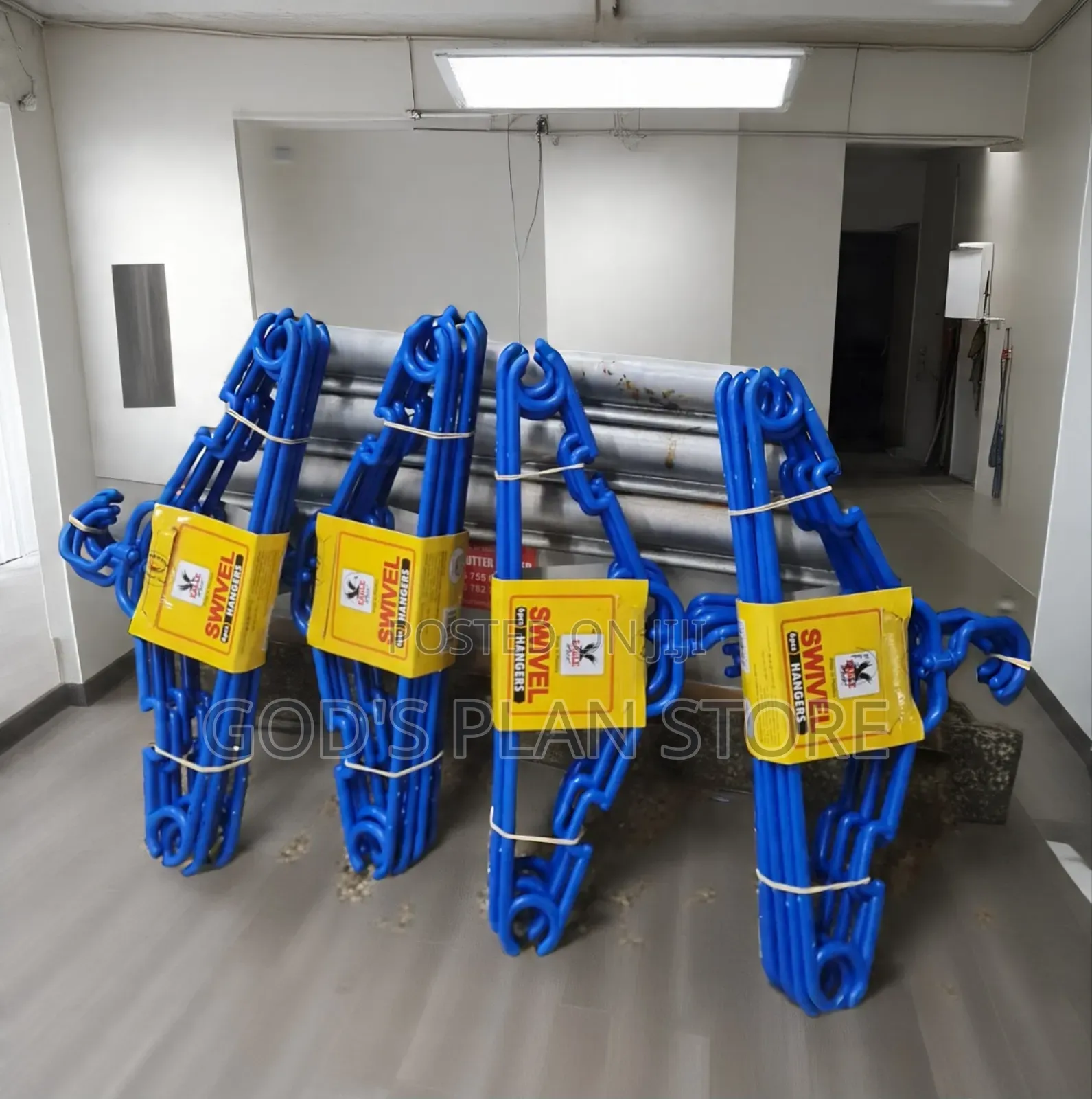 Durable Plastic Hangers With Side Hook 12pcs