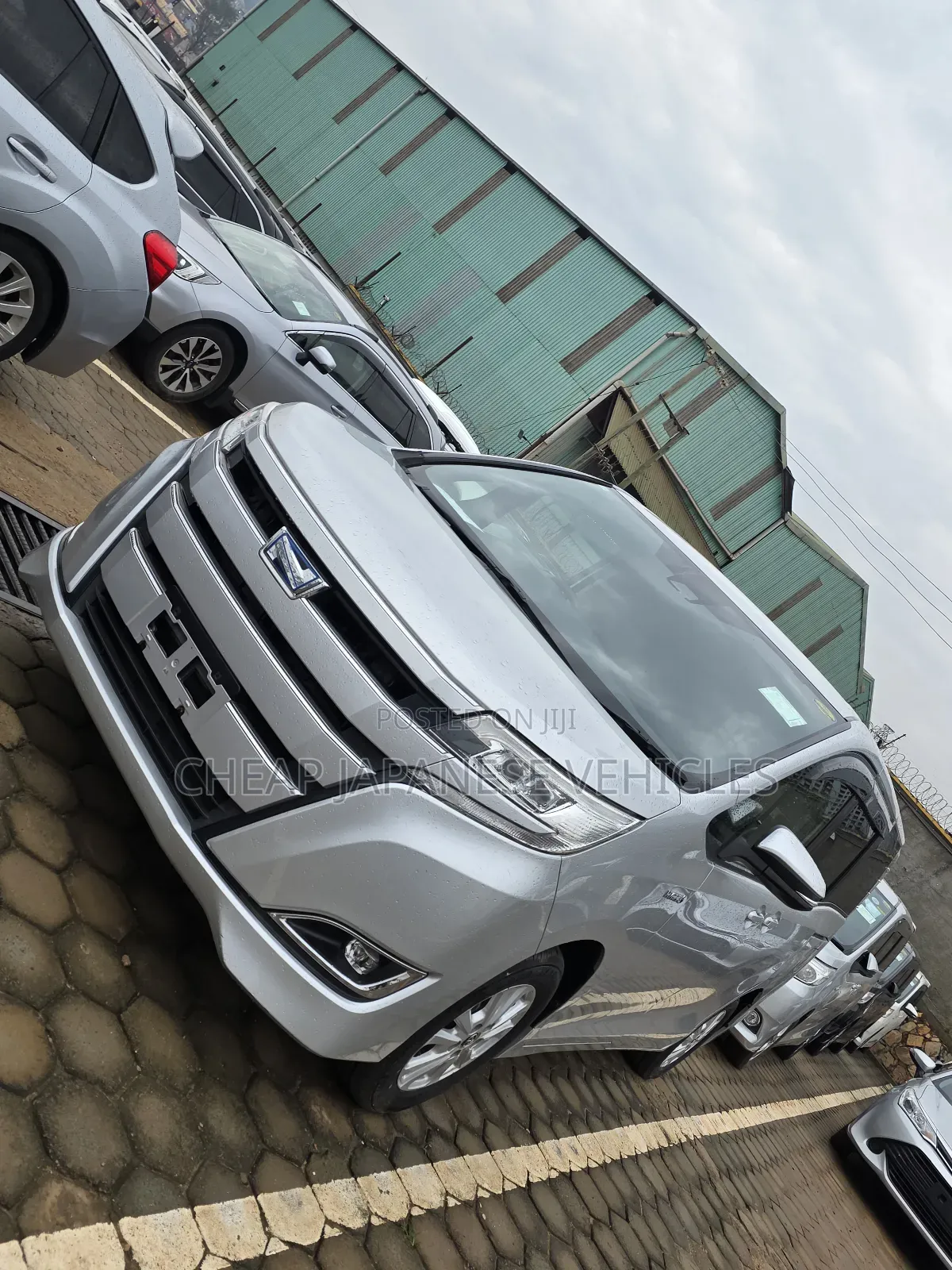 Toyota Noah 1.8 FWD Hybrid (7 seater) 2018 Silver
