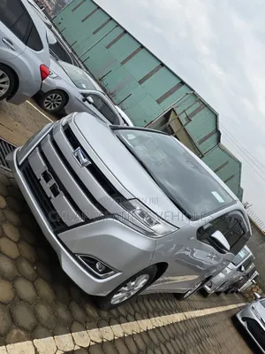 Toyota Noah 1.8 FWD Hybrid (7 seater) 2018 Silver