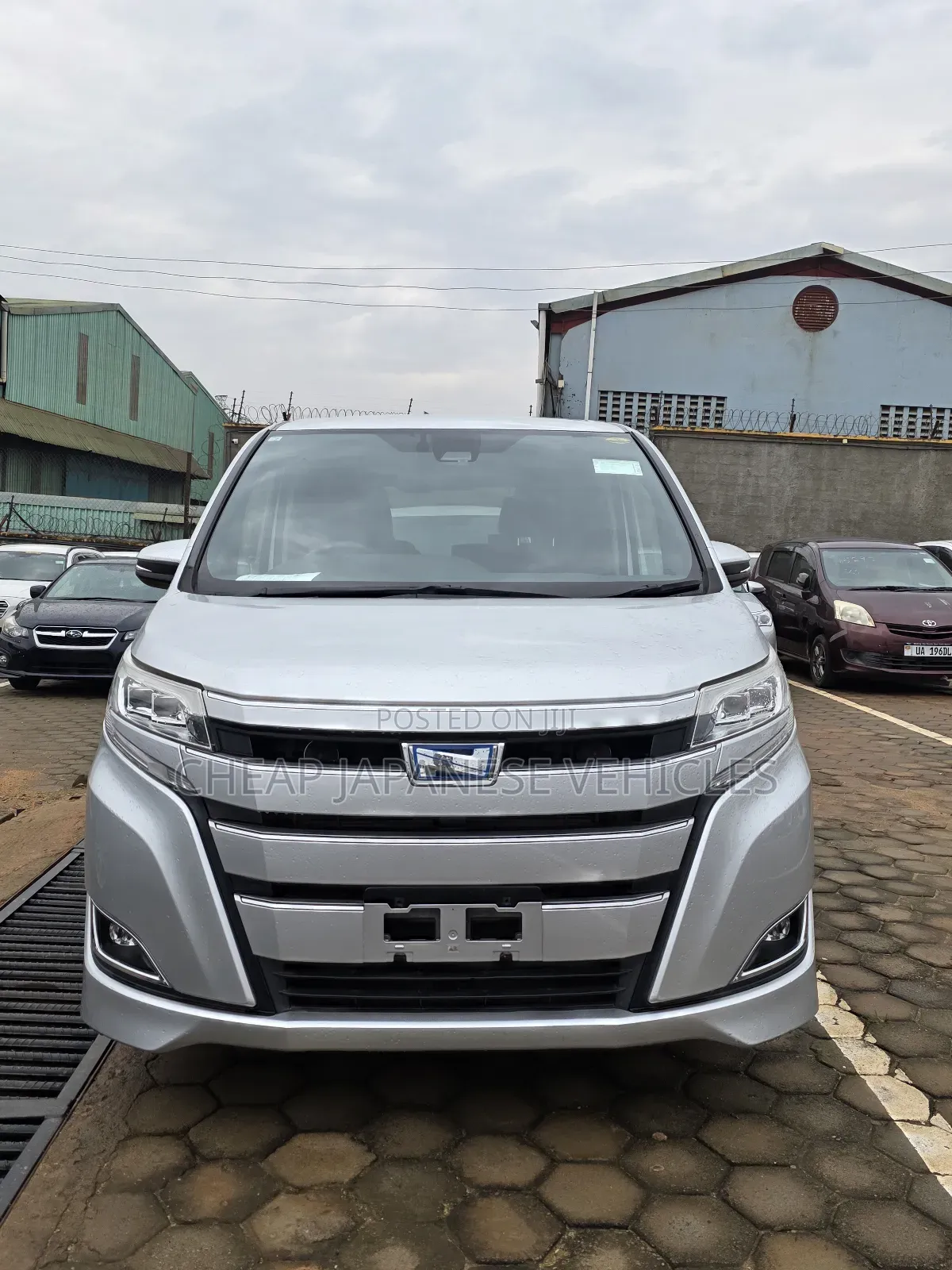 Toyota Noah 1.8 FWD Hybrid (7 seater) 2018 Silver