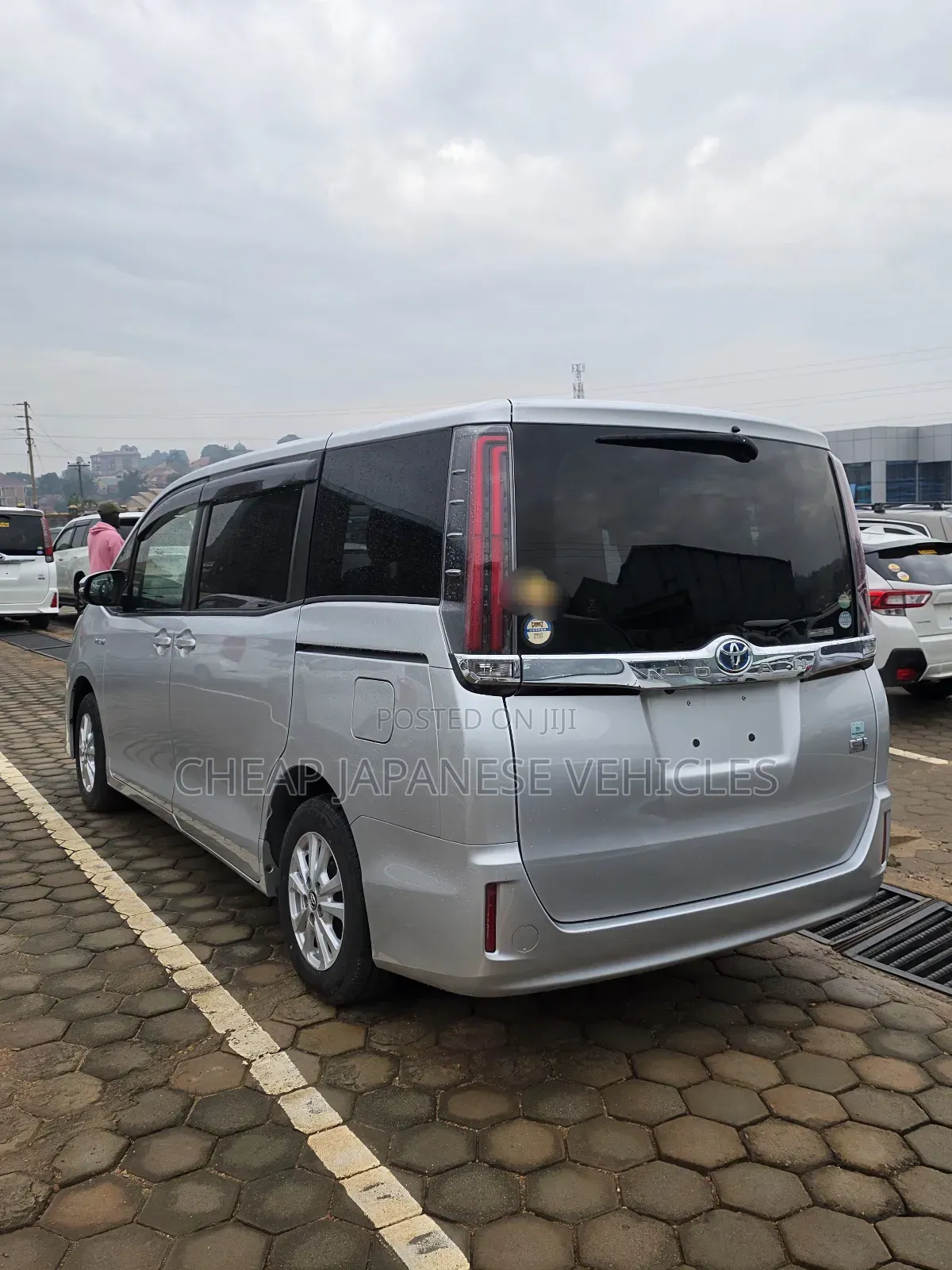 Toyota Noah 1.8 FWD Hybrid (7 seater) 2018 Silver