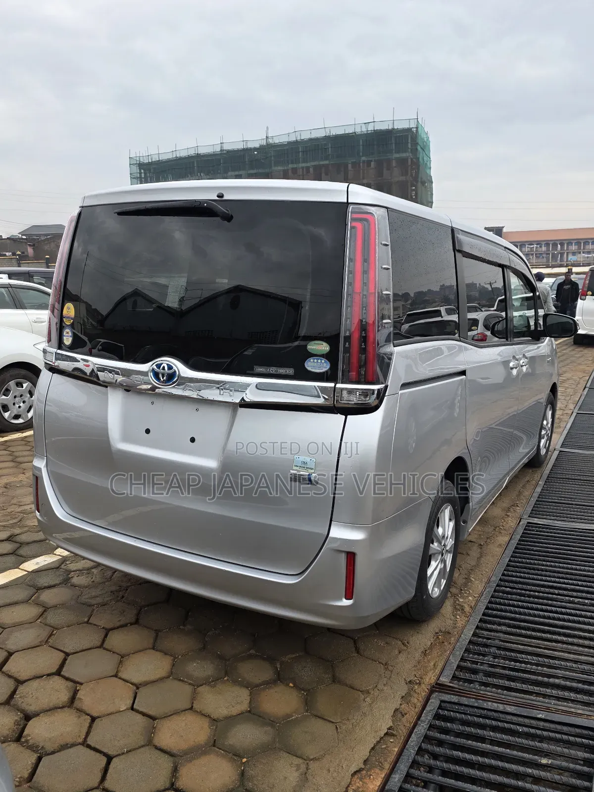 Toyota Noah 1.8 FWD Hybrid (7 seater) 2018 Silver