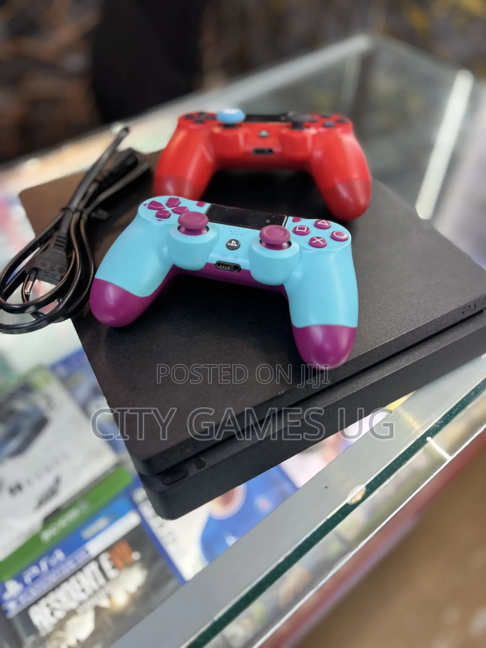 Sony Playstation 4 With 2 Controllers Wireless Controller