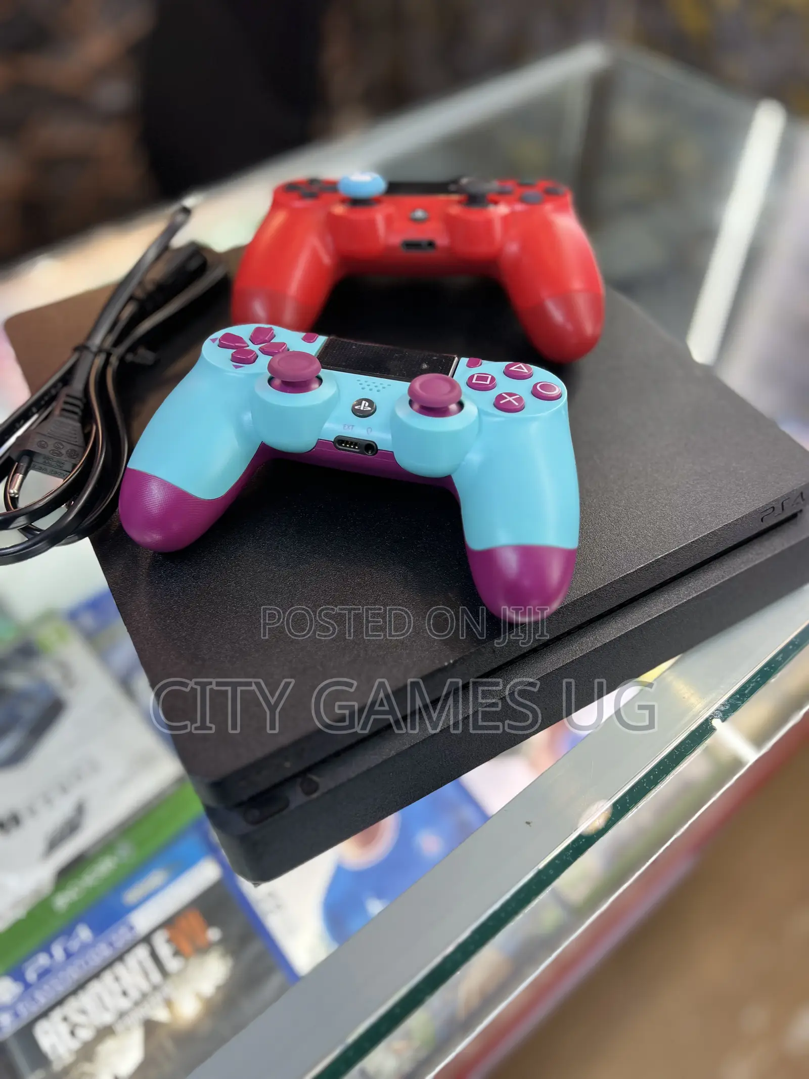 Sony Playstation 4 With 2 Controllers Wireless Controller