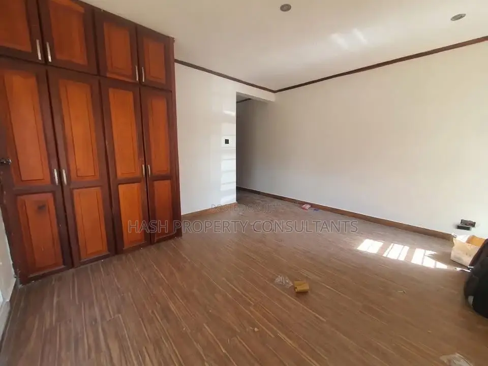 4bdrm Duplex in Muyenga, Central Division for rent