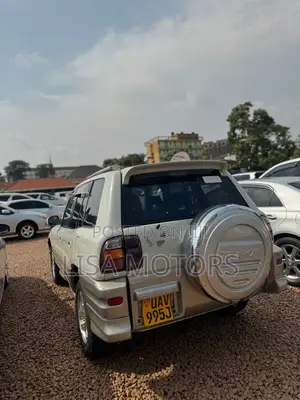 Toyota RAV4 Automatic 2002 White